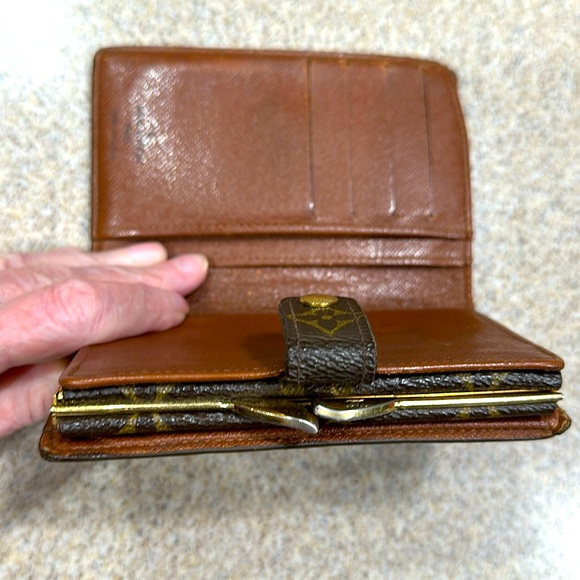 Authentic Louis Vuitton Monogram Wallet. - Picture 4 of 9